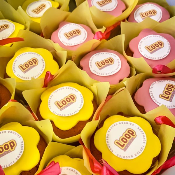 Cup cakes με το logo της εταιρίας σας